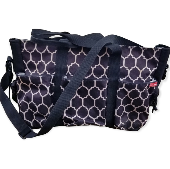 Skip & Hop large Double duo diaper bag, designed to fit on a double stroller. - Picture 5 of 13